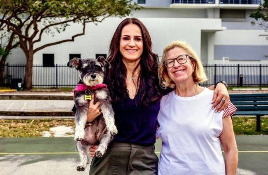 Ticha Penicheiro With Her Mother And Dog