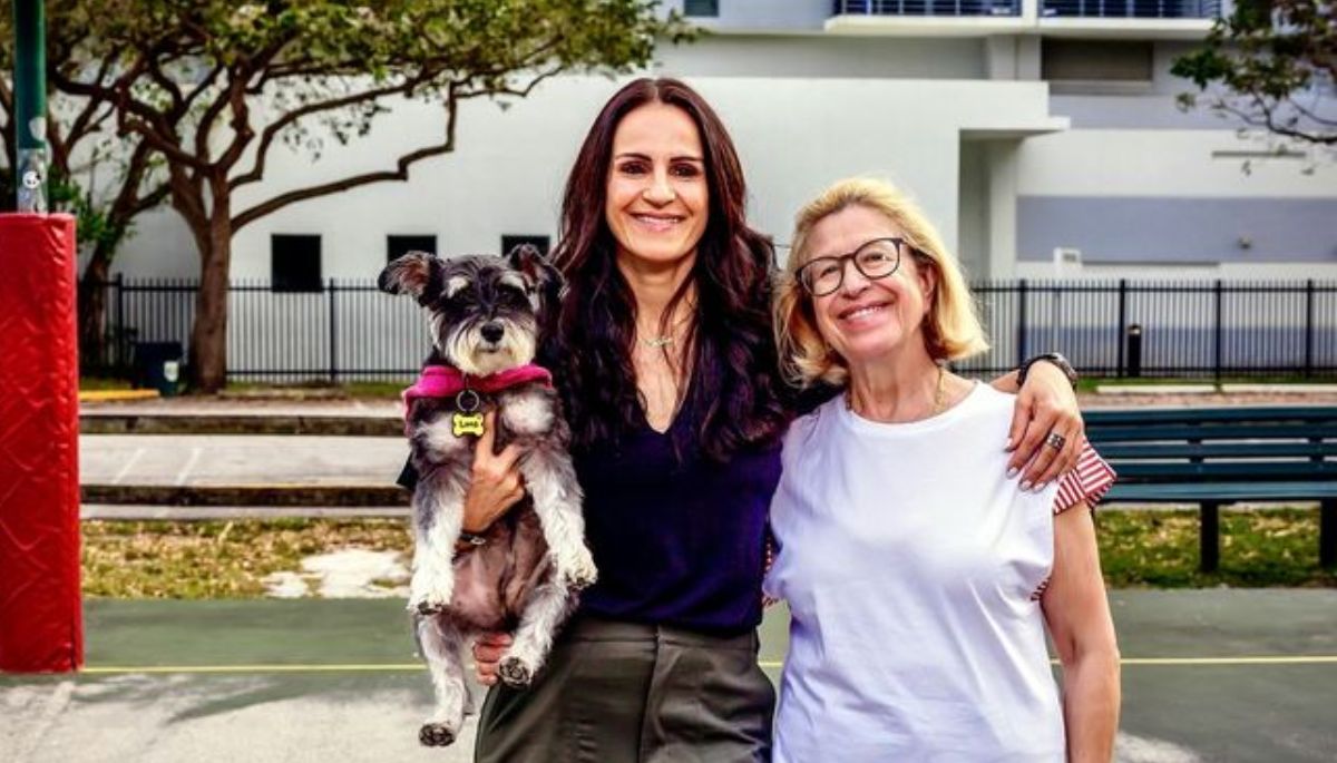 Ticha Penicheiro With Her Mother And Dog